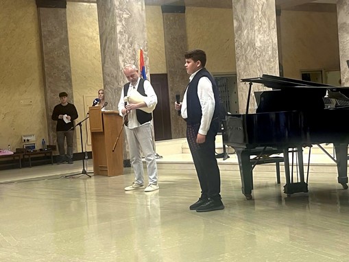 проф Дејан Чекановић са својим учеником